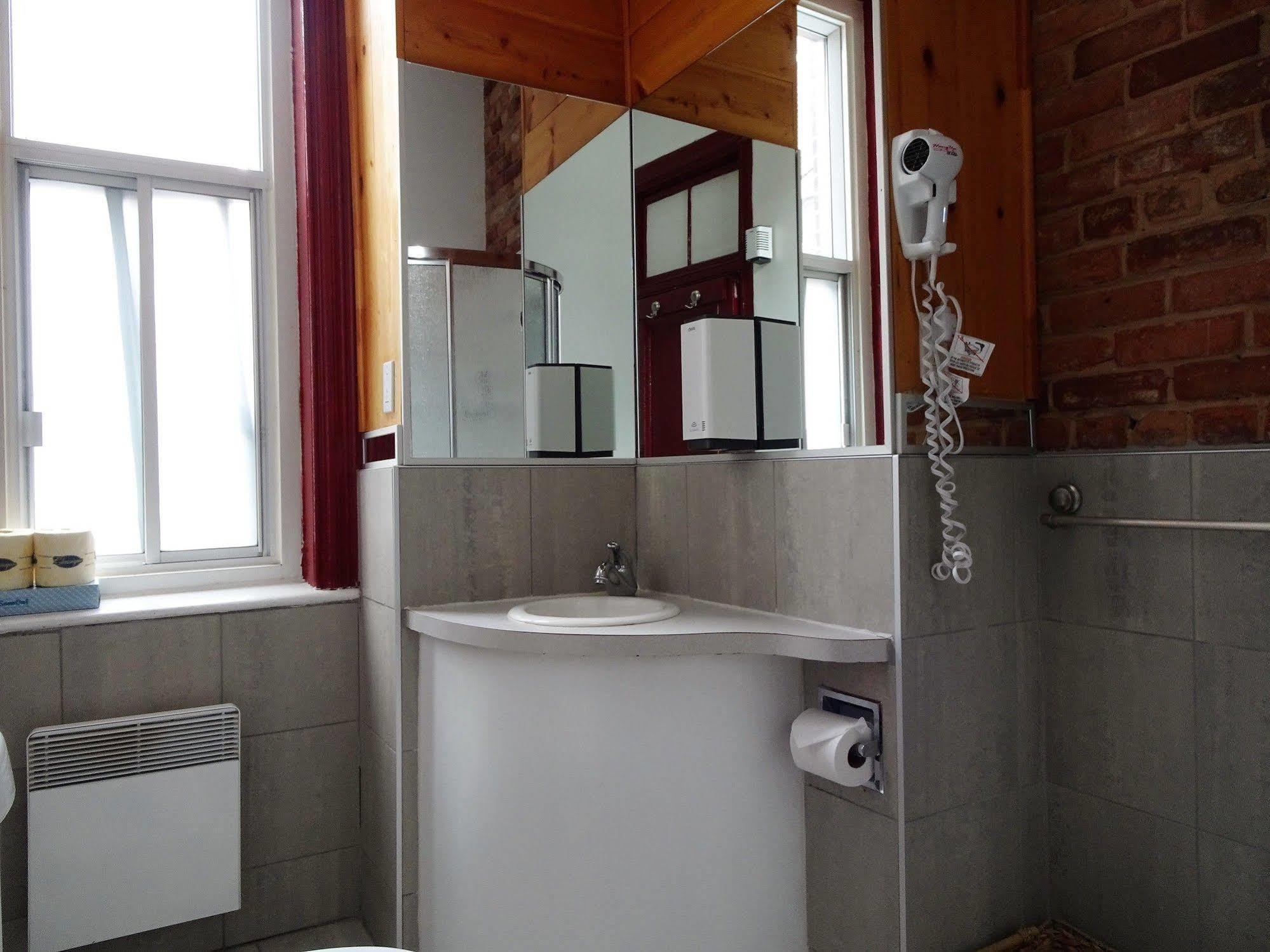 Hotel Abri Du Voyageur Montréal Dış mekan fotoğraf