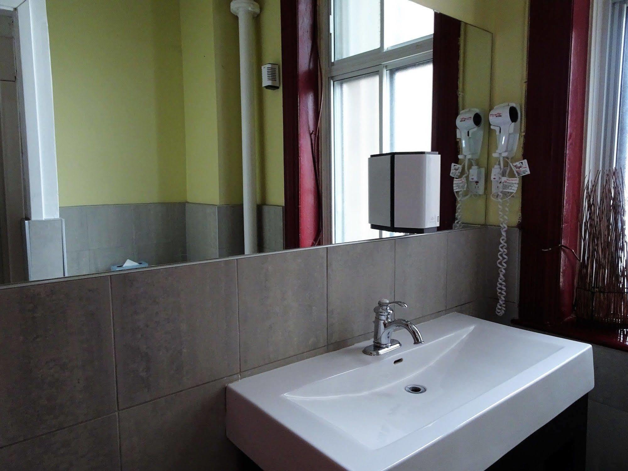 Hotel Abri Du Voyageur Montréal Dış mekan fotoğraf