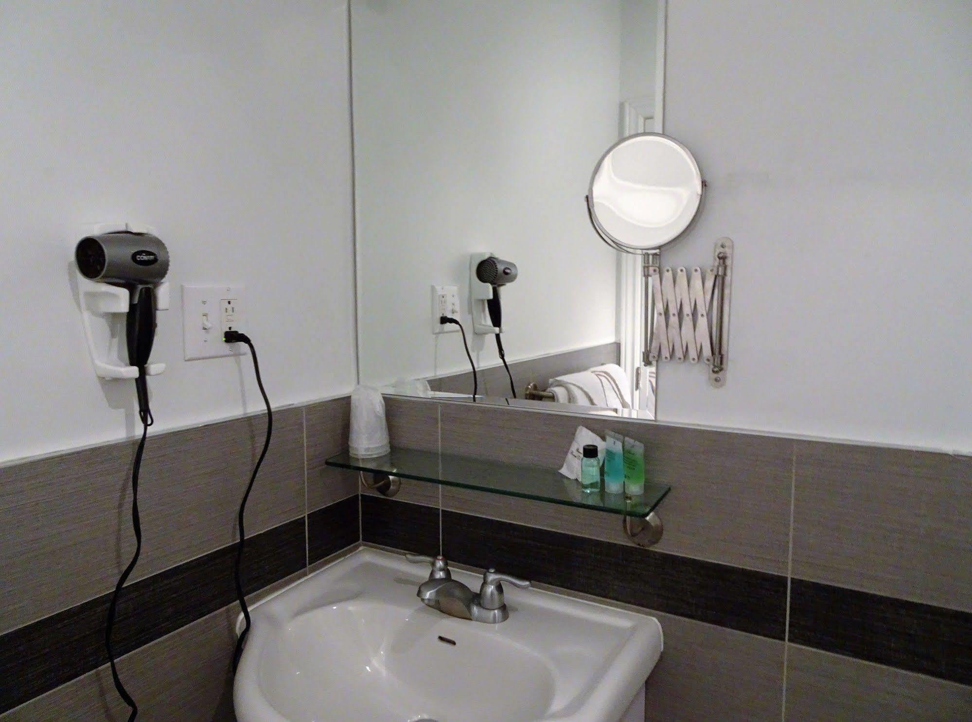 Hotel Abri Du Voyageur Montréal Dış mekan fotoğraf